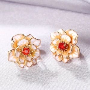 Retro White Flower Ruby Stone Earrings